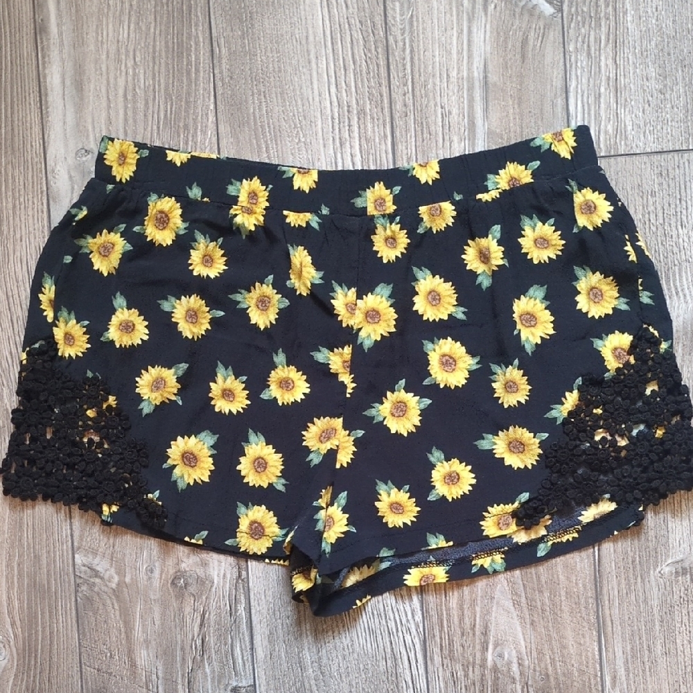 Forever 21 Black Sunflower Print Lace-Trim Shorts S